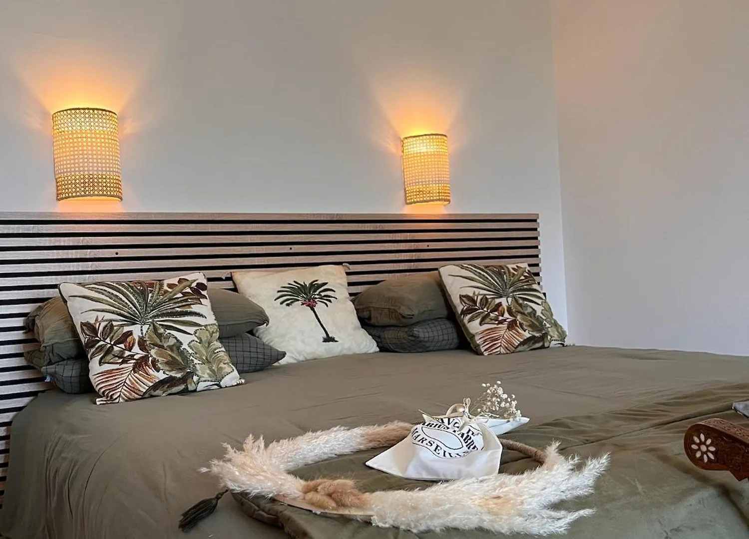 Le Mas D'Emilienne Coudoux Guest house
